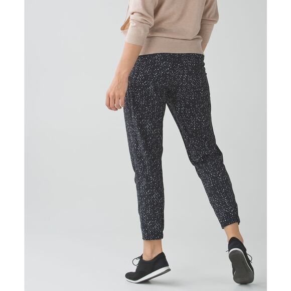 Lululemon & Go City Jogger Butterfly Texture Athleisure‎ Black + White Pant S - Picture 4 of 14